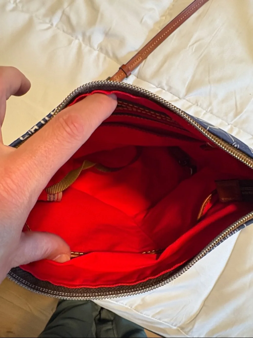 Dooney And Bourke Chicago Cubs Shoulder Bag Blue MLB Officially
Licensed. NWOT. - Picture 10 of 11